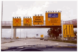 Imagem da pergunta: O sinal colocado mais à direita é de: