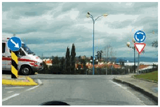 Imagem da pergunta: Os veículos prioritários têm prioridade de passagem quando circulam numa rotunda?