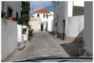 Imagem da pergunta: Ao circular neste local devo: