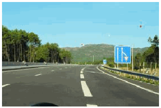 Imagem da pergunta: De acordo com a sinalização vertical, devem ceder a passagem os condutores que circulam na via de trânsito: